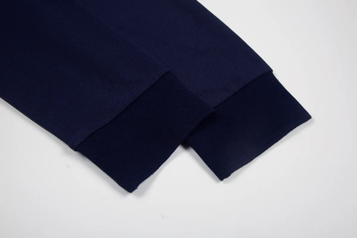 P200 White background picture [Evergreen all year round] Style number: 25101# (on sale all year round) Color: black white label/black red label/navy blue white label/navy blue red label/white/pink/grey Size: S to Pearlescent buttons on white background ✅ - The placket chiffon film is professionally processed ✅ -Ralph Lauren's classic Malaysian logo Polo｜Unlock the British retro sports style. Use 220g heavy double-sided piqué cotton to create a tall silhouette. The iconic Malaysian embroidery logo interprets American origin. The solid color system can easily control formal and casual scenes.